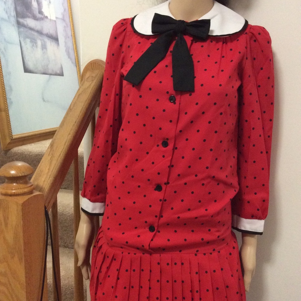 Vintage red polka dots dress with collar